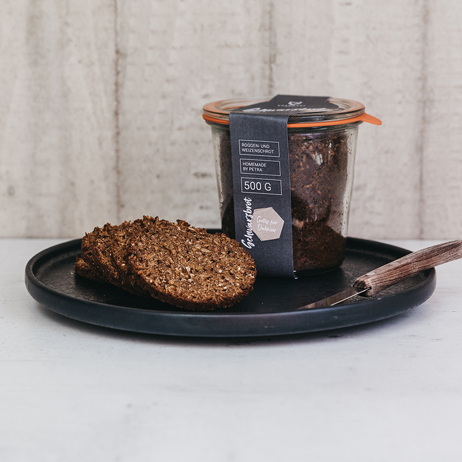 Schwarzbrot im Glas
