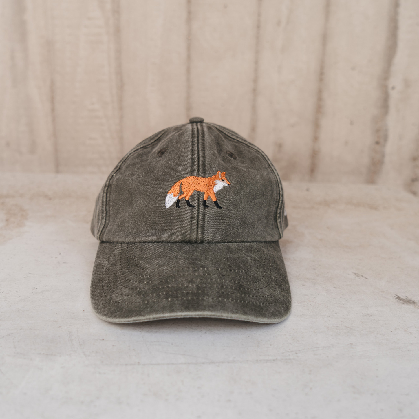 Grüne Cappy mit gesticktem Fuchs