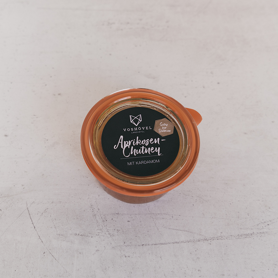 Glas mit Aprikosen-Chutney