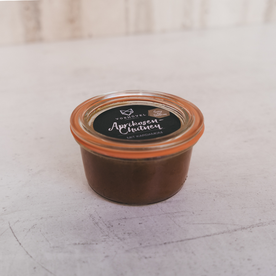 Glas mit Aprikosen-Chutney